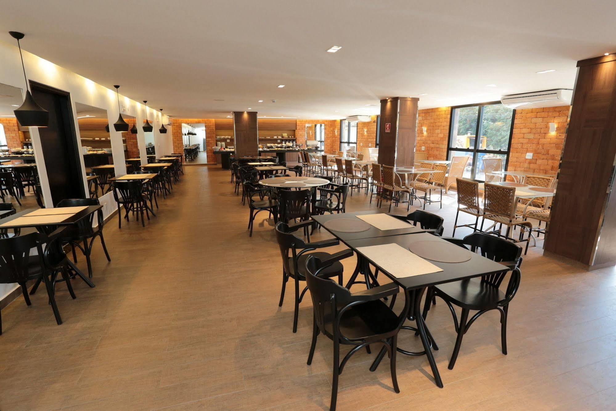Oasis Plaza Hotel 4*